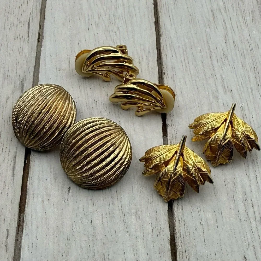 Set of 2 vintage Gold tone Textured clip on Earrings Set